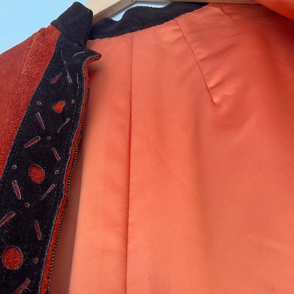 Vintage Tan Suede Cape – Lined – Zip Front – OS - Picture 9 of 9